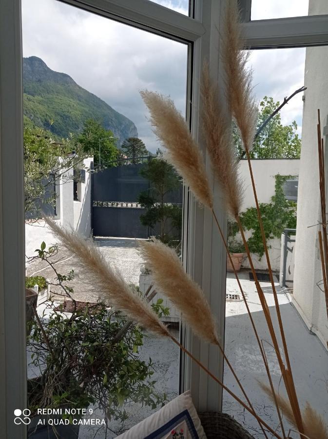 Villa Le Lac Cottage Au Bord Du Lac D'Annecy - Chambre Chez L'Habitant - Les Terrasses Du Lac Veyrier-du-Lac Bagian luar foto