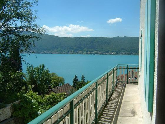 Villa Le Lac Cottage Au Bord Du Lac D'Annecy - Chambre Chez L'Habitant - Les Terrasses Du Lac Veyrier-du-Lac Bagian luar foto